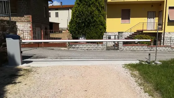 Sbarra automatica all’ingresso di un’area residenziale